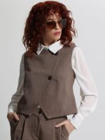 Γυναικείο Ασύμμετρο Γιλέκο με Δύο Κουμπιά GEMMA 9222 Chocolate - Image 2